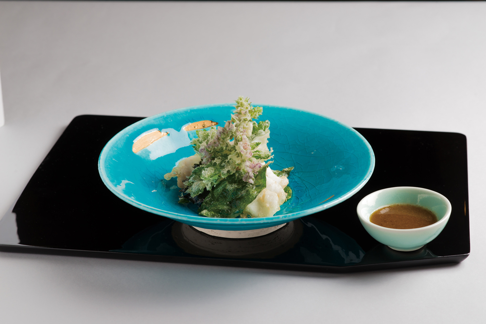 賀茂茄子焼素麺(シャラン鴨ダック風、海老煎餅、揚葱、旨味粉、泡味噌上澄そーす)