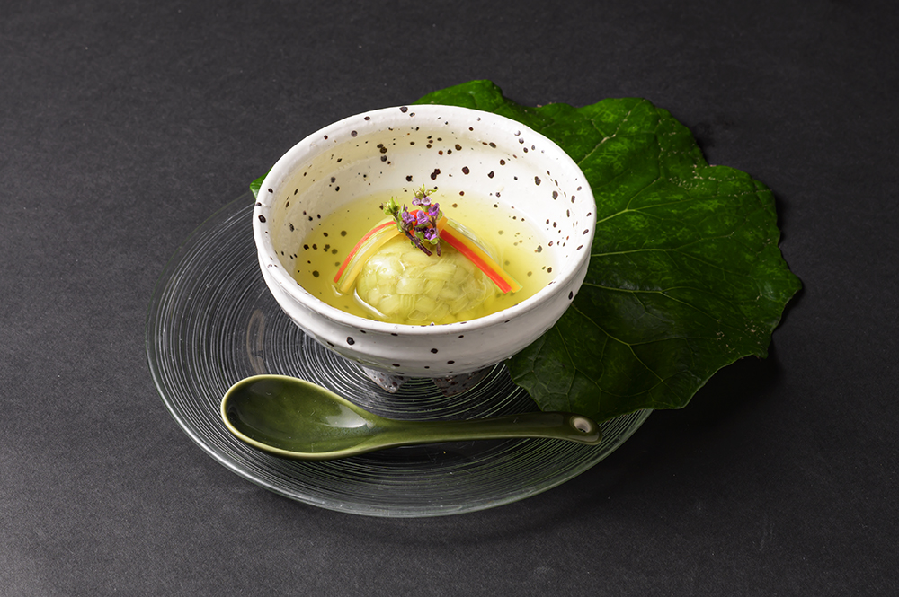 占地茸きし麺白扇揚、秋茄子黄身揚(サーモン・長芋、 市松黄身揚、木の葉丸十、茶蕎麦松葉、金山寺味噌、 タルタル、酒盗塩、エシャレット、 醤油)