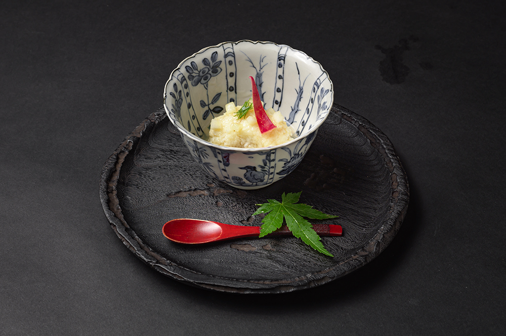 蚕豆擂流し(鮎魚女、蒸し雲丹、新蓴菜、ミニトマト、柚子)