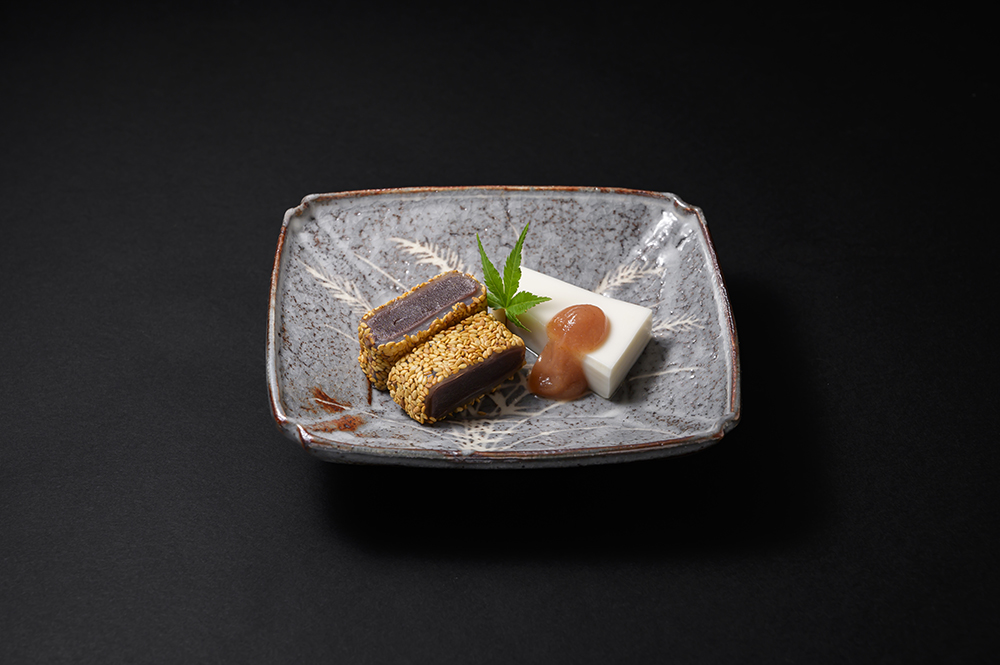 白胡麻水羊羹 (無花果餡、こしあん、葛切り、煎り胡麻)